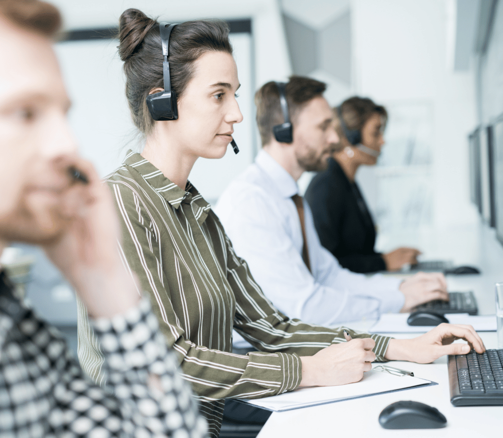 4 customer service reps taking calls from customers while looking at computer screens