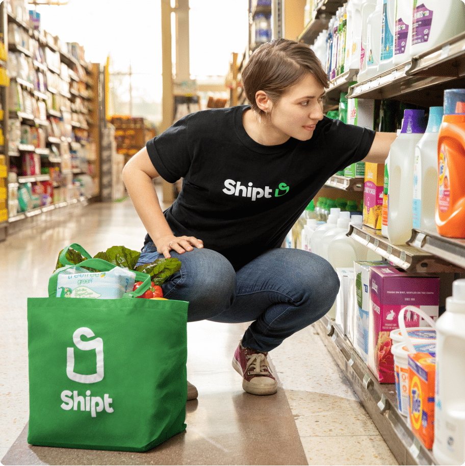 A personal shopper shops for a Shipt member.